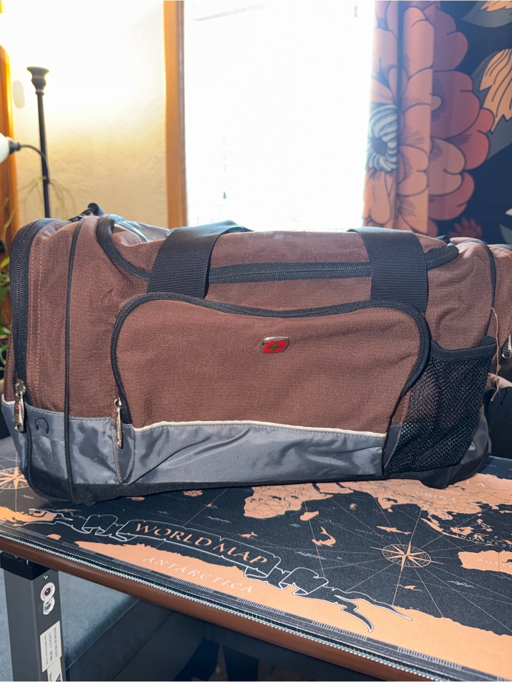 Victorinox Swiss Army Men's Duffel Bag Carry-On Brown/gray No Shoulder Strap